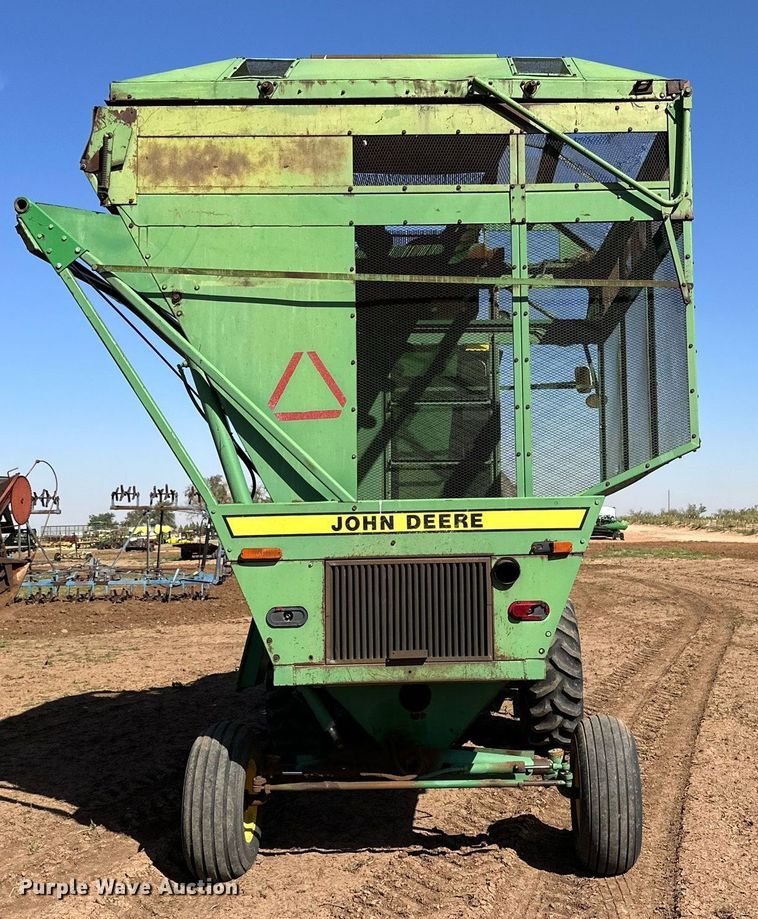 image for item DQ1462 John Deere 484  cotton picker