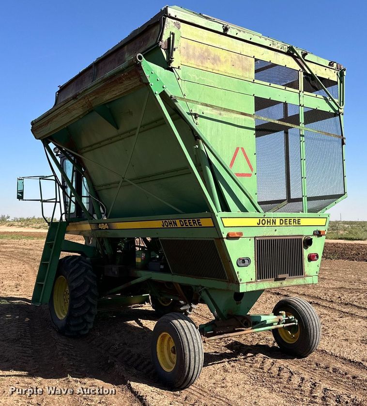 image for item DQ1462 John Deere 484  cotton picker