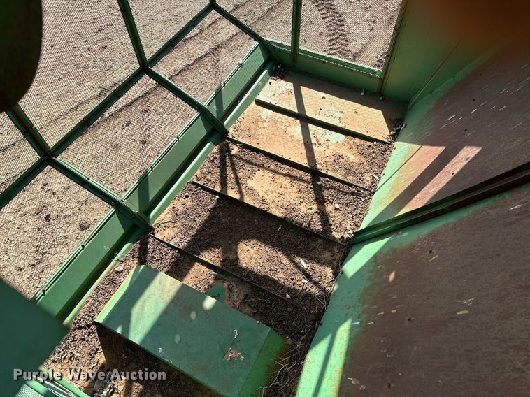 image for item DQ1462 John Deere 484  cotton picker