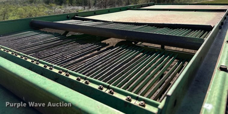 image for item DQ1462 John Deere 484  cotton picker