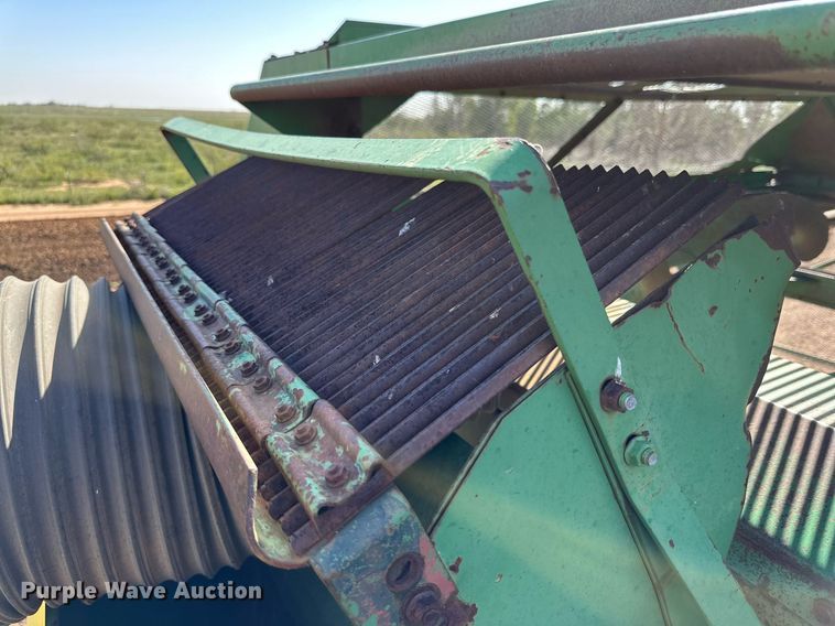 image for item DQ1462 John Deere 484  cotton picker