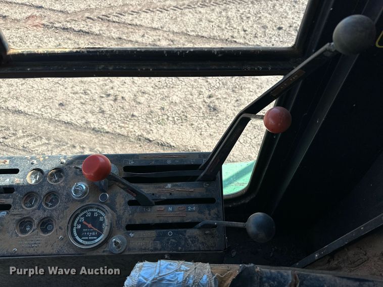 image for item DQ1462 John Deere 484  cotton picker