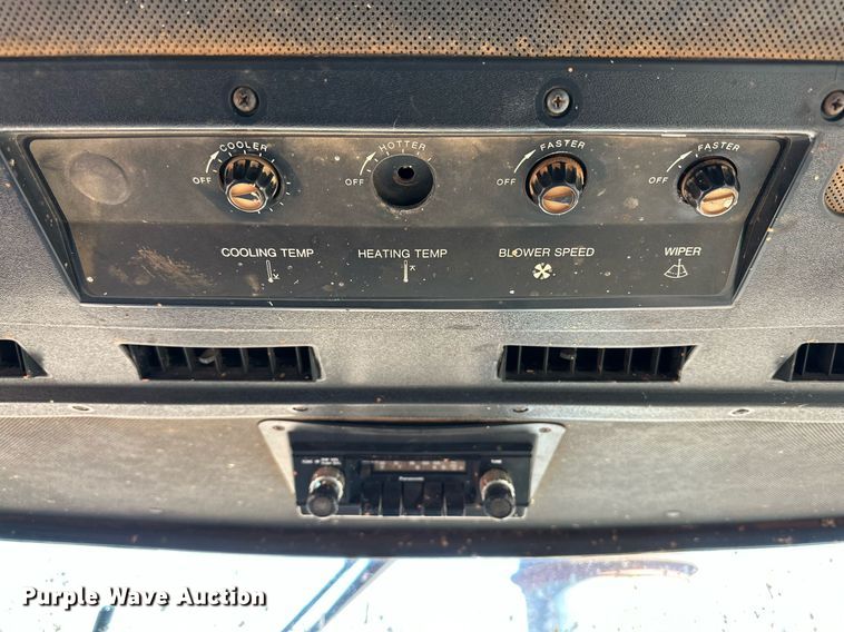 image for item DQ1462 John Deere 484  cotton picker