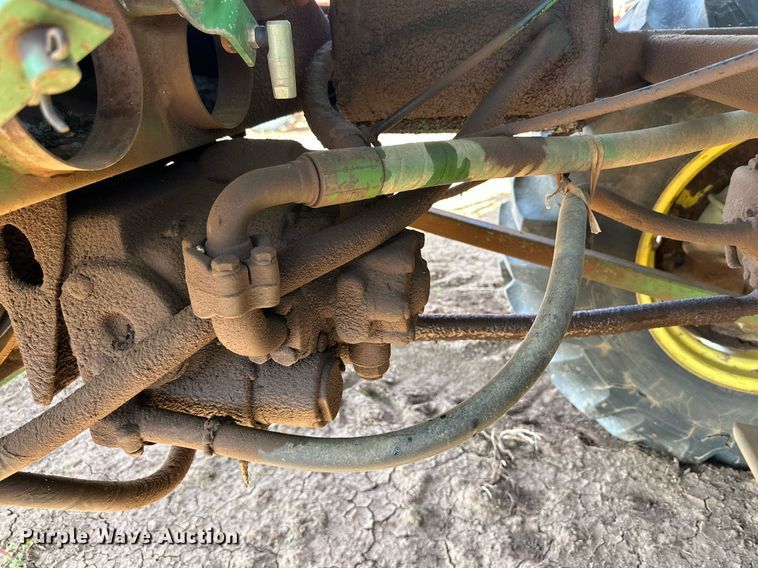 image for item DQ1462 John Deere 484  cotton picker