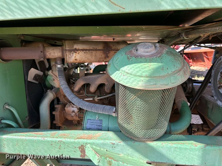 image for item DQ1462 John Deere 484  cotton picker