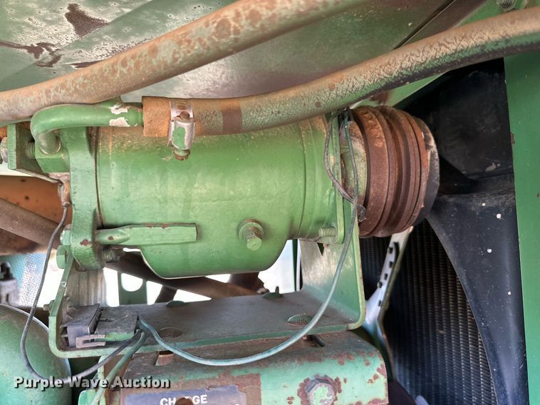 image for item DQ1462 John Deere 484  cotton picker