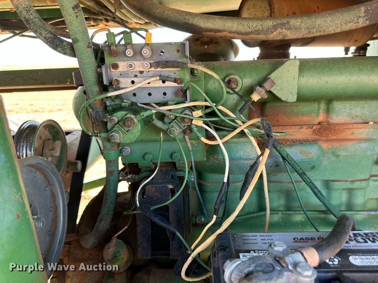 image for item DQ1462 John Deere 484  cotton picker