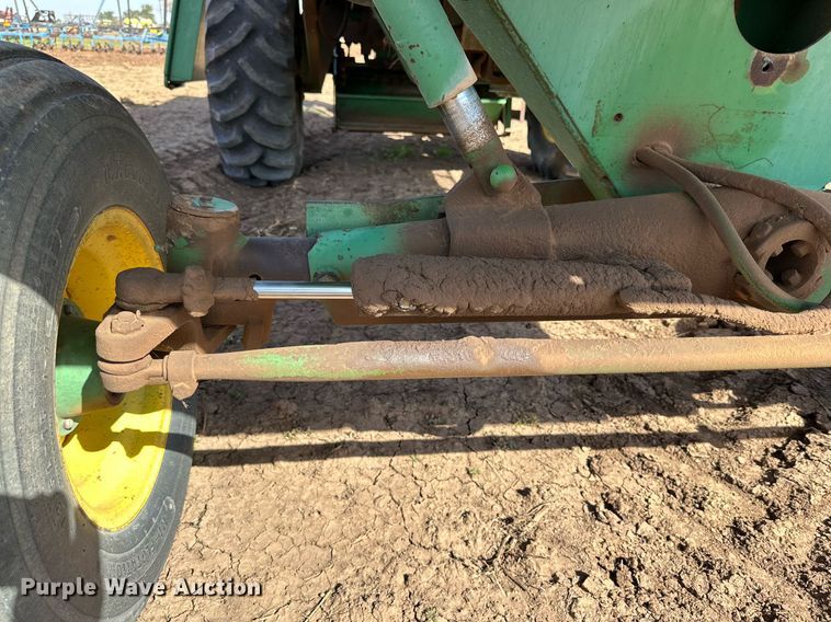 image for item DQ1462 John Deere 484  cotton picker