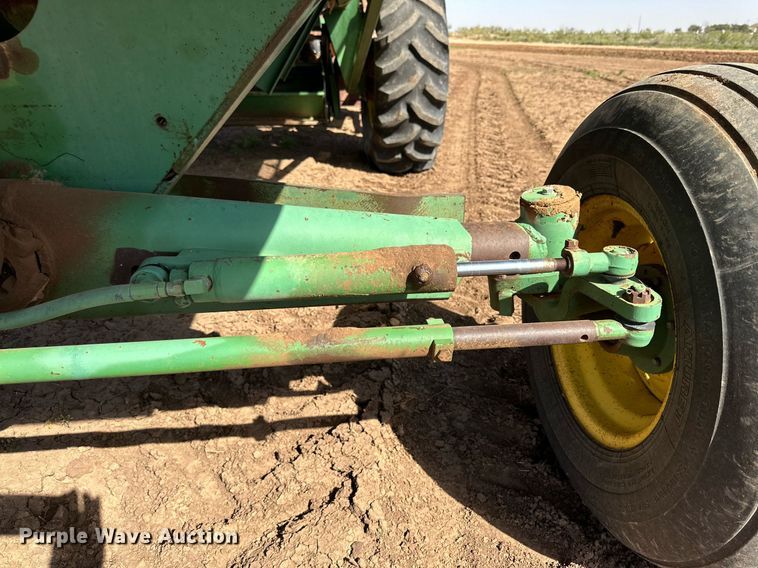 image for item DQ1462 John Deere 484  cotton picker