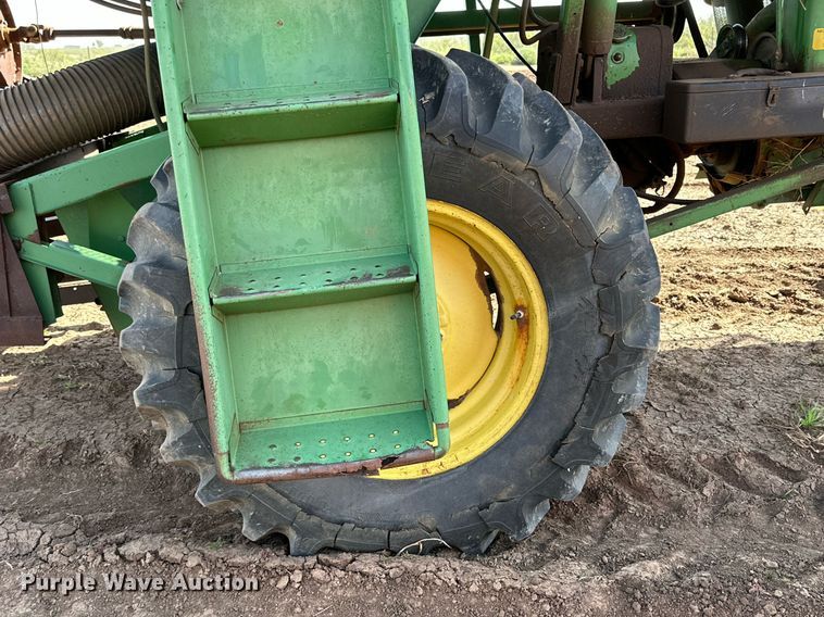 image for item DQ1462 John Deere 484  cotton picker