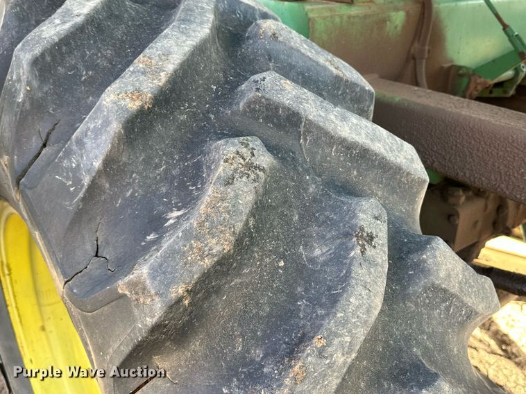 image for item DQ1462 John Deere 484  cotton picker