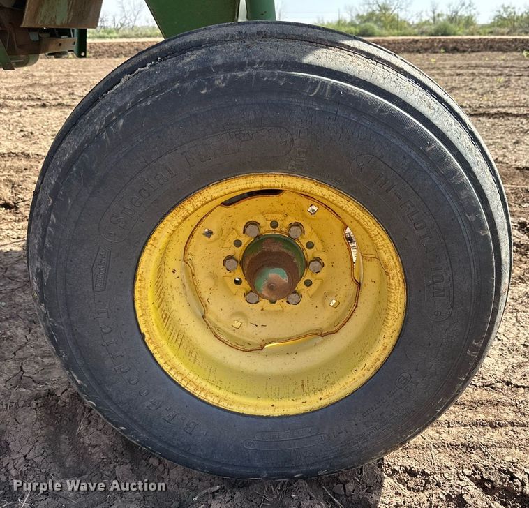 image for item DQ1462 John Deere 484  cotton picker