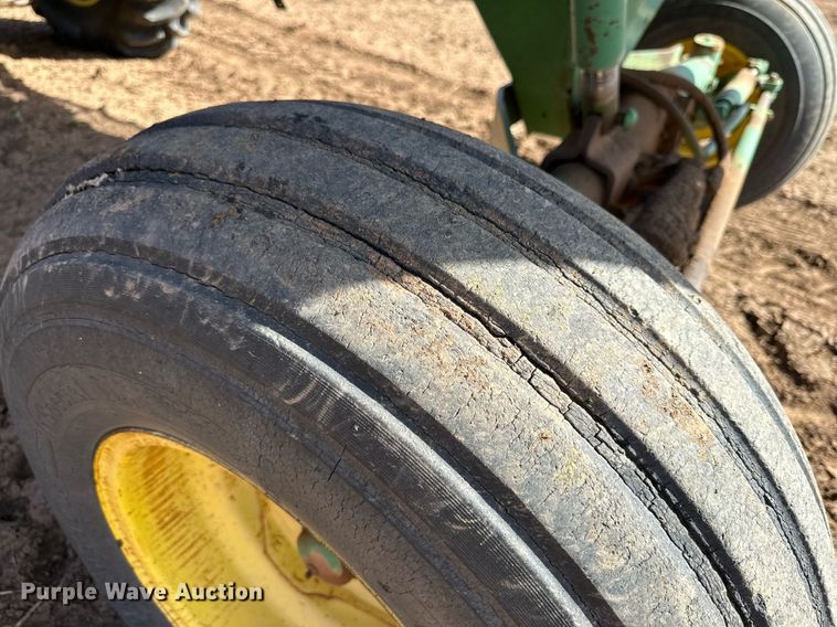 image for item DQ1462 John Deere 484  cotton picker