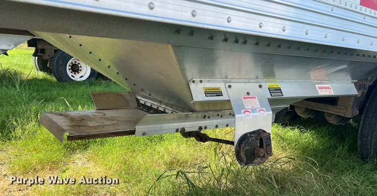 image for item DS2437 2005 Timpte Super Hopper  grain trailer