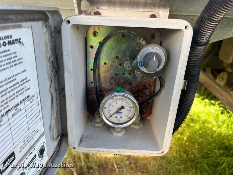 image for item DS2437 2005 Timpte Super Hopper  grain trailer