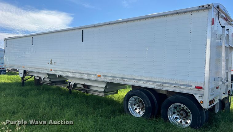 image for item DS2441 2005 Wilson DWH-500  grain trailer