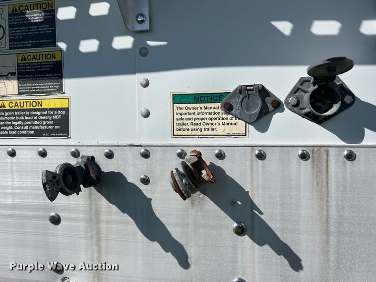 image for item DS2441 2005 Wilson DWH-500  grain trailer