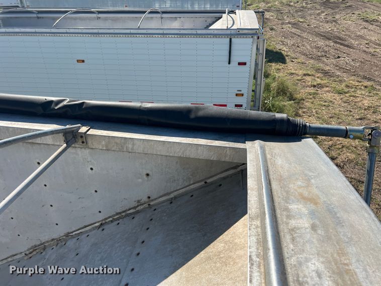 image for item DS2441 2005 Wilson DWH-500  grain trailer