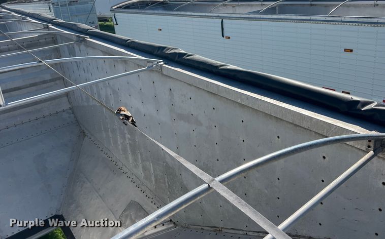 image for item DS2441 2005 Wilson DWH-500  grain trailer