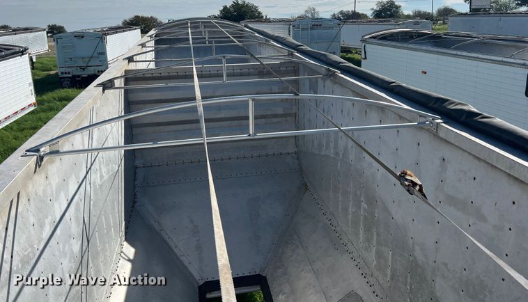 image for item DS2441 2005 Wilson DWH-500  grain trailer