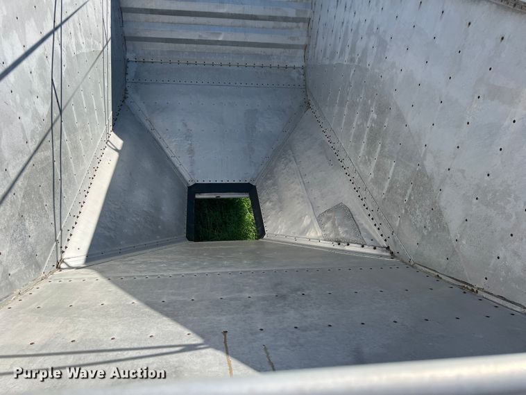 image for item DS2441 2005 Wilson DWH-500  grain trailer