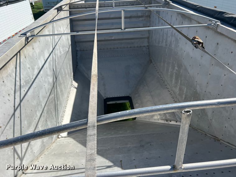 image for item DS2441 2005 Wilson DWH-500  grain trailer