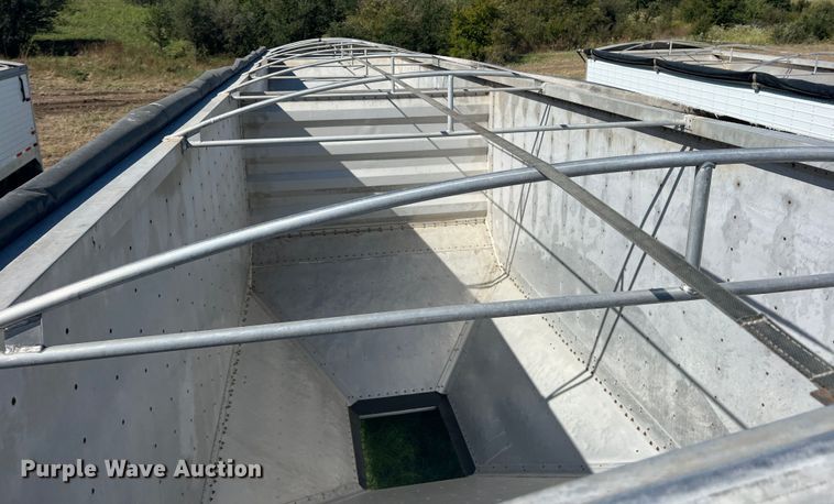 image for item DS2441 2005 Wilson DWH-500  grain trailer