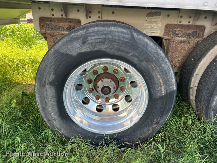 image for item DS2441 2005 Wilson DWH-500  grain trailer