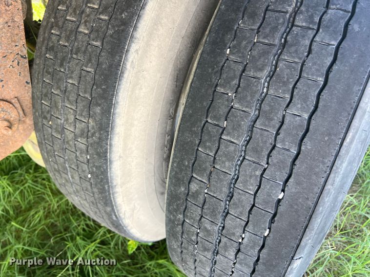 image for item DS2441 2005 Wilson DWH-500  grain trailer