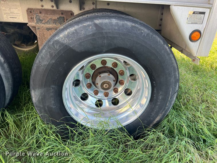 image for item DS2441 2005 Wilson DWH-500  grain trailer