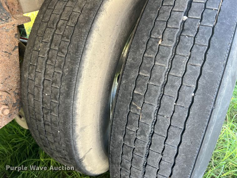 image for item DS2441 2005 Wilson DWH-500  grain trailer