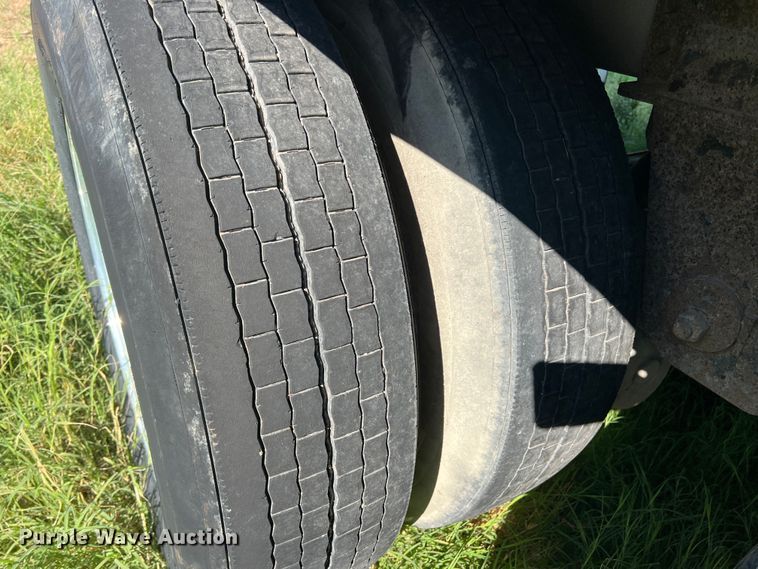 image for item DS2441 2005 Wilson DWH-500  grain trailer