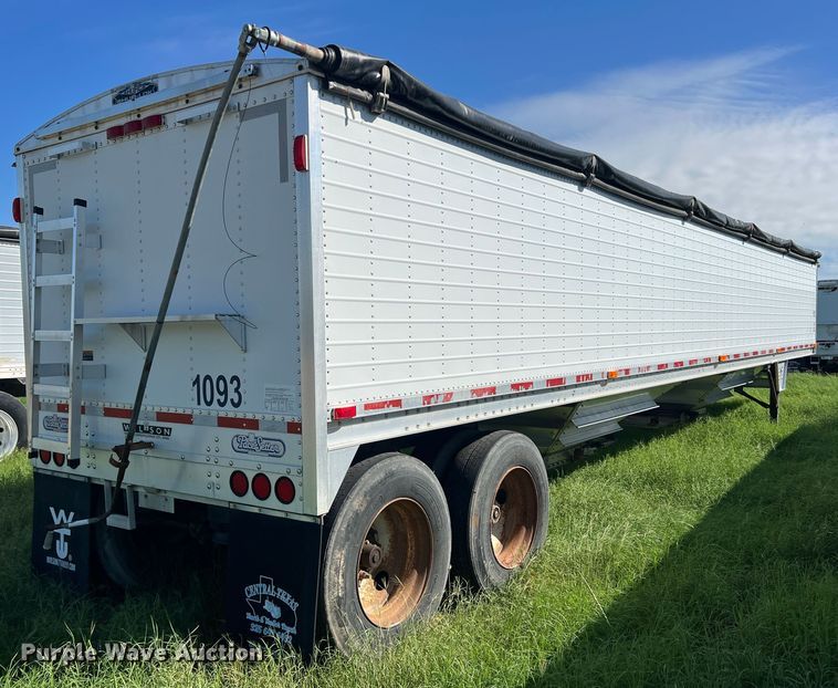 image for item DS2442 2004 Wilson DWH-500  grain trailer