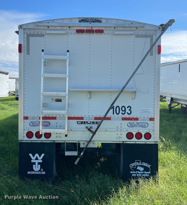 image for item DS2442 2004 Wilson DWH-500  grain trailer