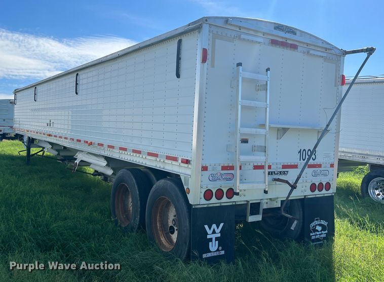 image for item DS2442 2004 Wilson DWH-500  grain trailer