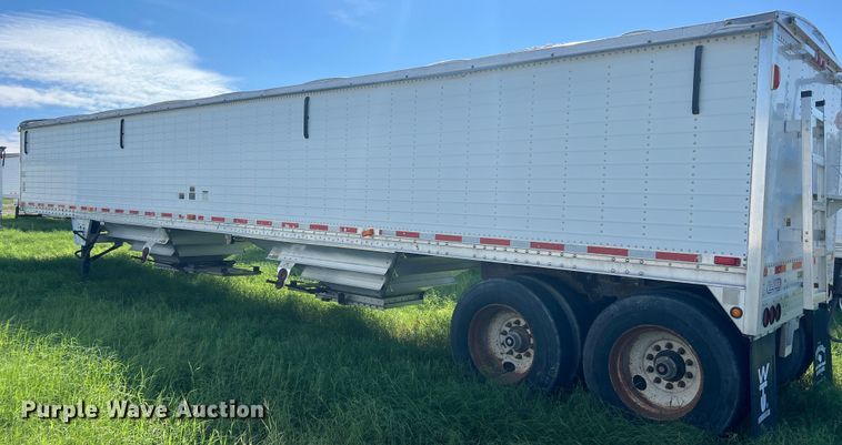 image for item DS2442 2004 Wilson DWH-500  grain trailer