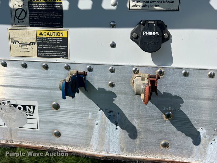 image for item DS2442 2004 Wilson DWH-500  grain trailer