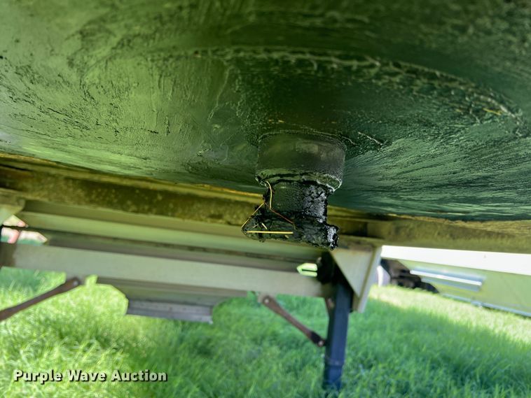 image for item DS2442 2004 Wilson DWH-500  grain trailer