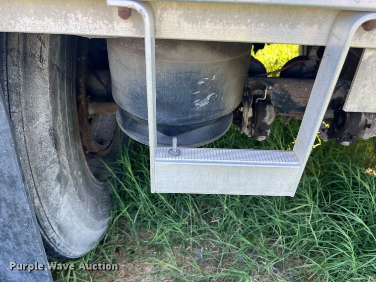 image for item DS2442 2004 Wilson DWH-500  grain trailer