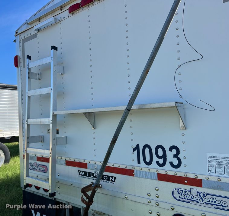 image for item DS2442 2004 Wilson DWH-500  grain trailer