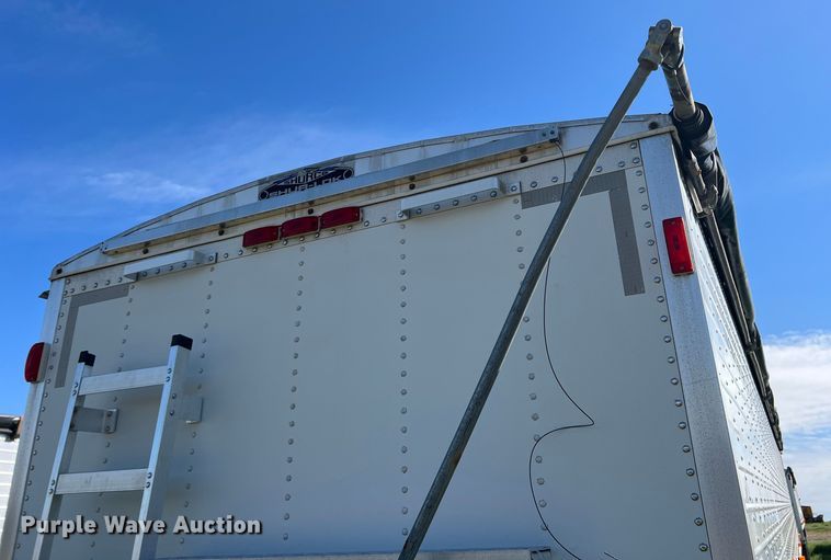 image for item DS2442 2004 Wilson DWH-500  grain trailer