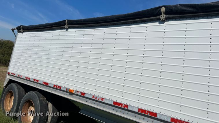 image for item DS2442 2004 Wilson DWH-500  grain trailer