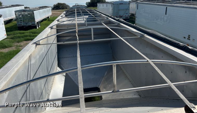 image for item DS2442 2004 Wilson DWH-500  grain trailer