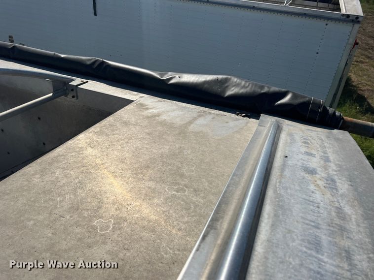 image for item DS2442 2004 Wilson DWH-500  grain trailer