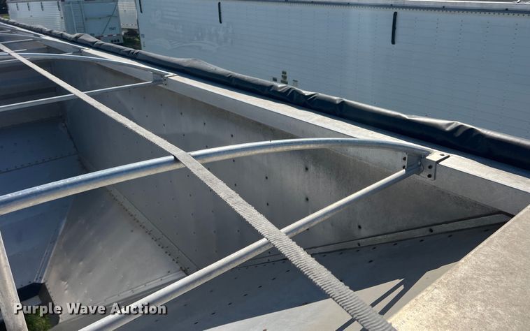 image for item DS2442 2004 Wilson DWH-500  grain trailer