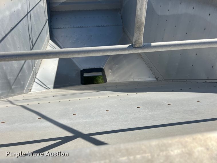 image for item DS2442 2004 Wilson DWH-500  grain trailer