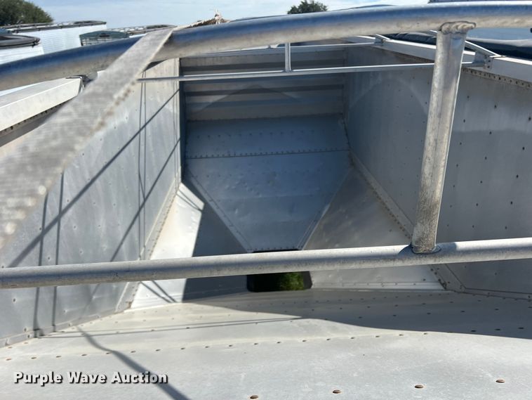 image for item DS2442 2004 Wilson DWH-500  grain trailer