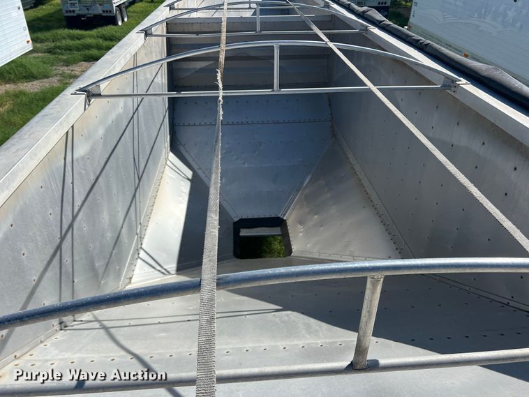 image for item DS2442 2004 Wilson DWH-500  grain trailer