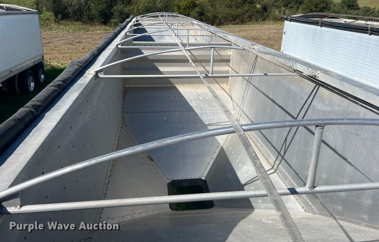 image for item DS2442 2004 Wilson DWH-500  grain trailer