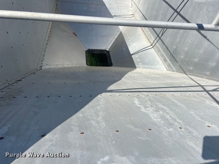 image for item DS2442 2004 Wilson DWH-500  grain trailer